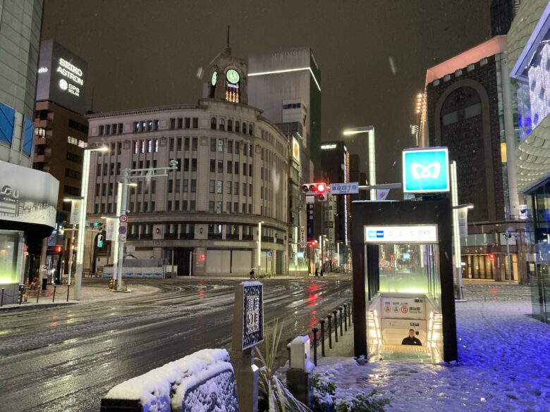 雪の降る銀座四丁目